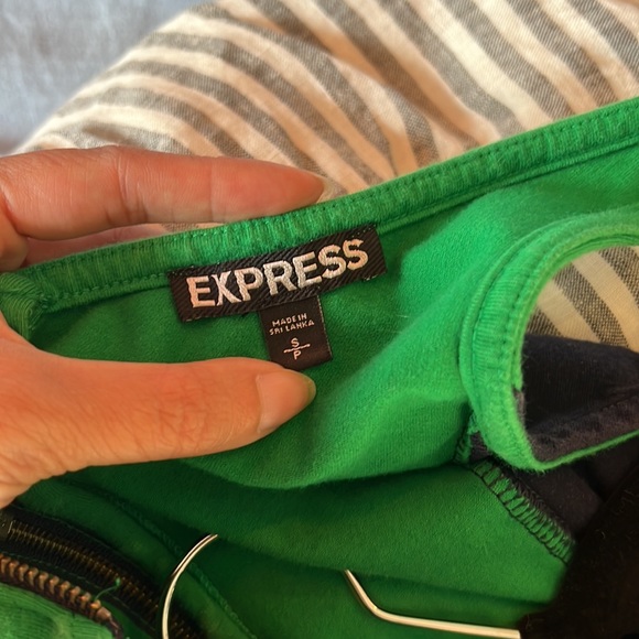 🌻 LIKE NEW EXPRESS SKATER DRESS🌻 - Picture 4 of 4